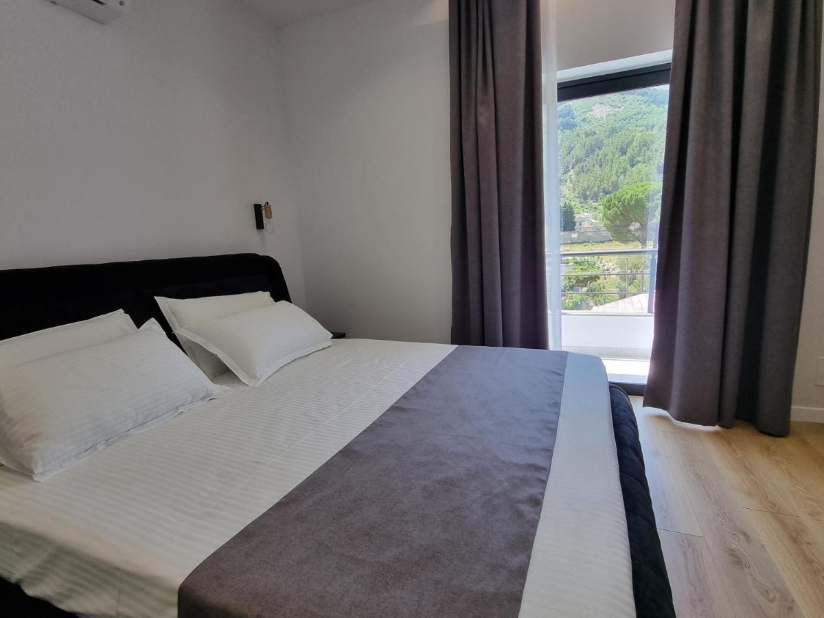 White Villa Пермет Екстер'єр фото