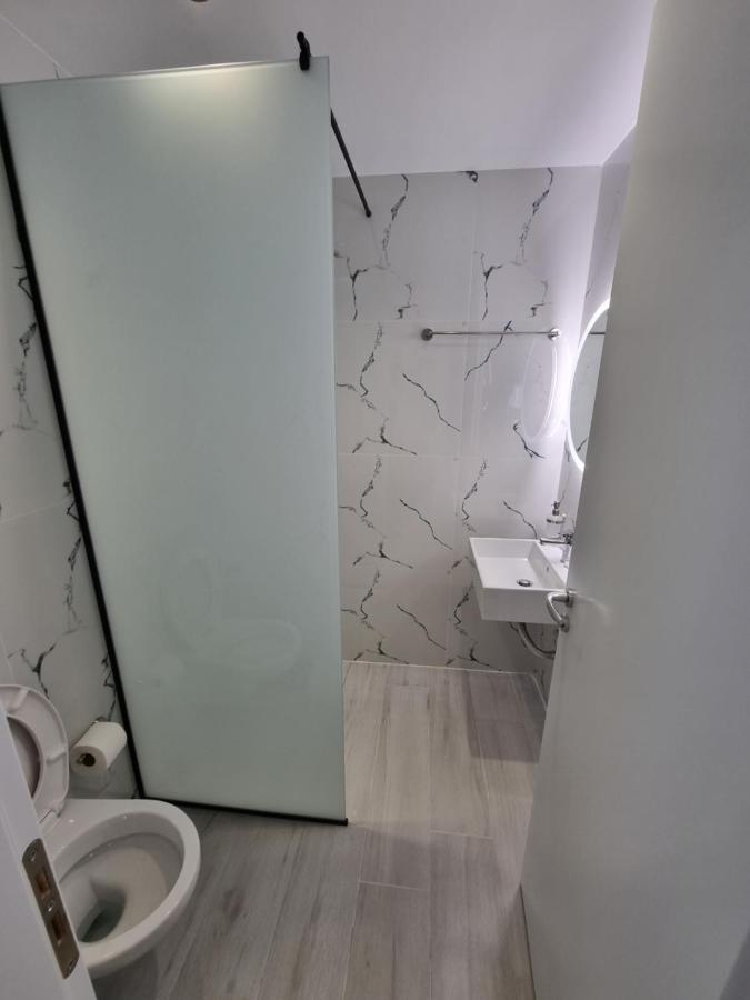 White Villa Пермет Екстер'єр фото