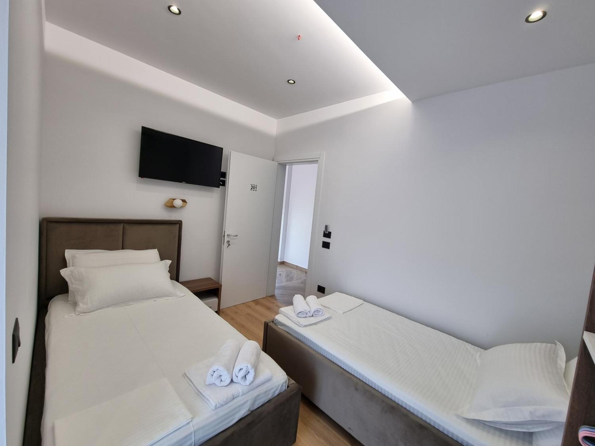 White Villa Пермет Екстер'єр фото